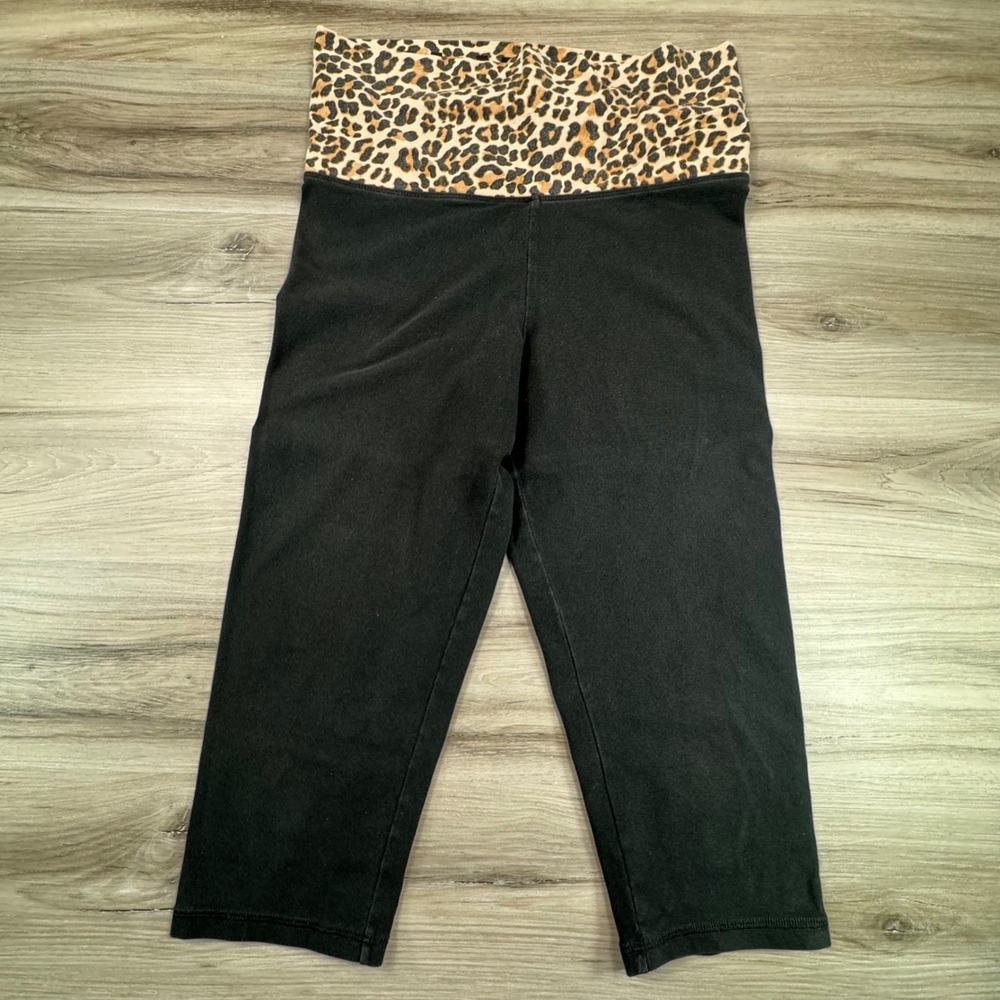 PINK Victoria's Secret Black Leopard Print Foldover Yoga Capri Leggings Womens M